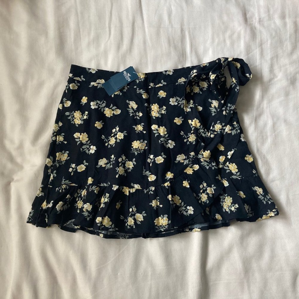 Hollister Black Floral Skort Medium NWT